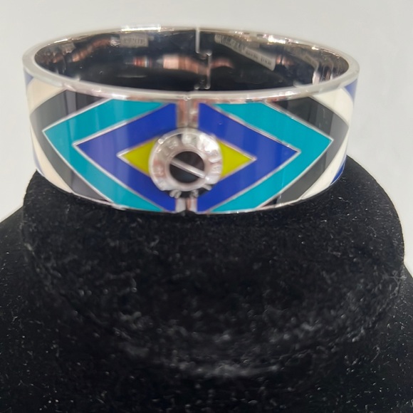 henri bendel Jewelry - HENRI BENDEL VIBRANT COLORED PATTERNED CLASP BRACELET